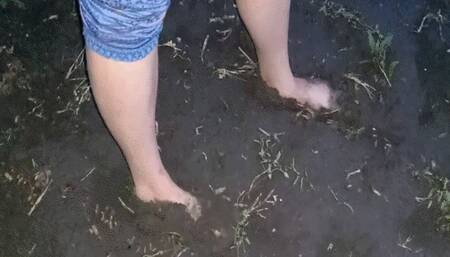 Dirty stuck feet MP4(1280*720)HD