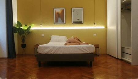 Julie teaches a lesson to a thief