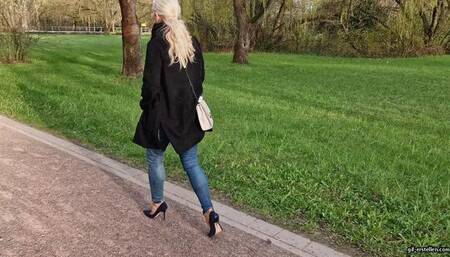 Thief steals my shoe and my pantyhose gets dirty HD mp4 1920x1080