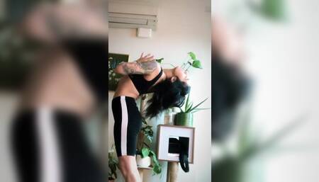 Lenamarisol getting Yogalicious