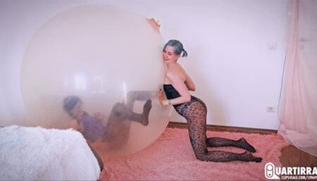 Q868 Stashia mocks Cosette stuck in balloon before letting her out - 480p