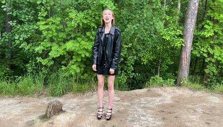 the girl went on a date, but her boyfriend turned out to be a psycho and began to beat her legs with a stick