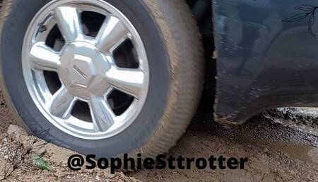 Sophie pedel pumping in the mudd