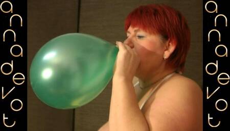 Annadevot - Lots of green balloons