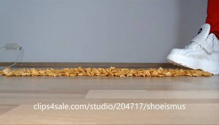 Buffaloshoes walk over Chips