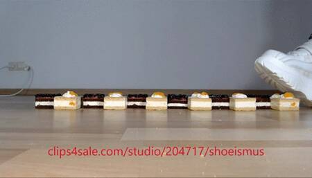 Buffaloshoes crushing cake