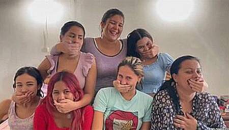 Girls Who Love Handgagging (mp4)