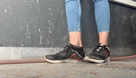 DIRTY SMELLY SNEAKERS KIRA - MOV Mobile Version