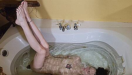 Nude Leg Stretching In The BathTub (4K - UHD 2160p MP4)