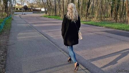 sweaty dirty pantyhose feet in the park HD wmv 1920x1080