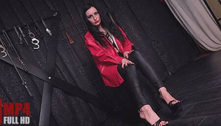 Plateaus Dangling (FULL HD) – Lady Amira