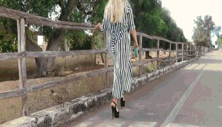 Walk in new black sandals WMV(1280x720)FHD