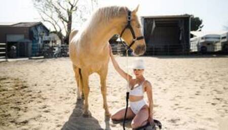 Curvy latina MILF Mia Valentine likes to ride and exposes her hot body