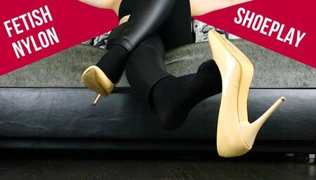 Pump shoes with nylon socks shoeplay