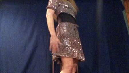 LONG LEGS & TIPTOE UPSKIRT