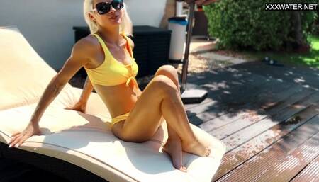 Underwater Show featuring Zazie Skymm's school (18+) clip