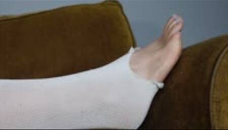 Deanna Rapidly GROWS while Resting! Socks and Pants destroyed from Giantess growth MP4 1080