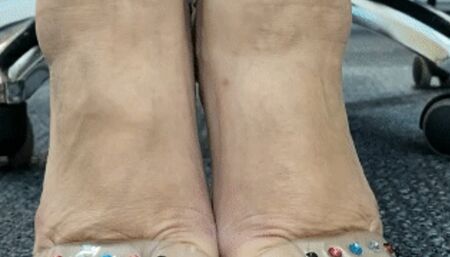 Juliette_rj DELICIOUS SEXY BBW JOI OFFICE SHOW - DANGLING - HIGH HEELS - LONG TOE NAILS - THICK LEGS - FISH NET GLOVESVEINS - JOI - SOLES TEASING - ASS SHOW - DANGLING SOUND - DANGLING DROP - FOR MOBILE USERS