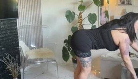 Snooping neighbour Rara (part 1)