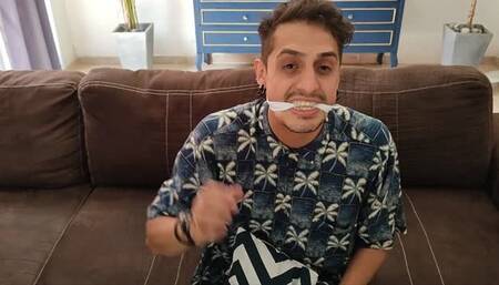 CARLO PROBANDO MORDAZAS