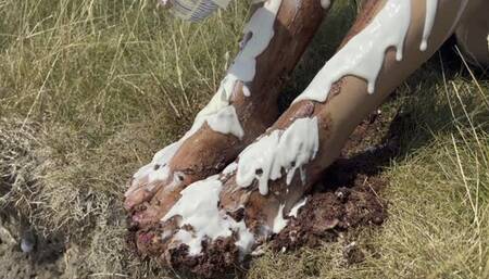 Feature Film: Smashing a cake with my feet (4K)