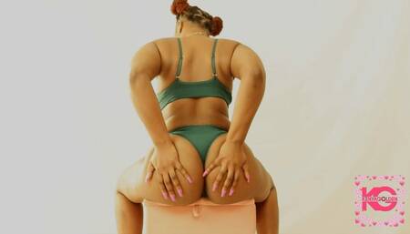 Ebony Ass Worship In Green Thong