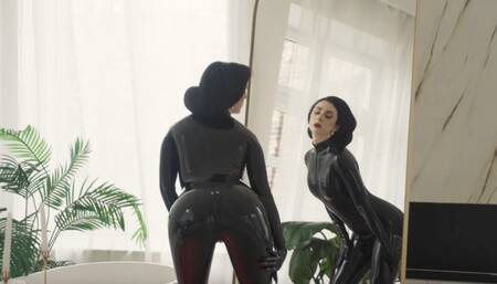 Mistress enjoys her latex in the mirror (720p)