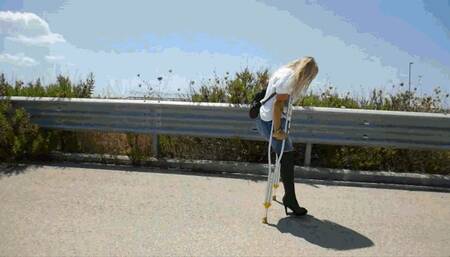 Long road home on crutches WMV(1920x1080)FHD