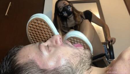 My rug cleans my Vans - DIRTY SOLES LICKING & SHOE WORSHIP (For mobile devices)