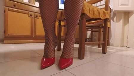 *** custom video *** Waiting friends for a cup of tea in red patent high heel stilettos pointed toe sabots with dark narrow fishnet stockings (MP4) 1080 Full HD