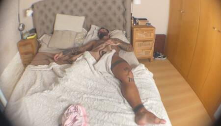 Tiny aliens explore and control unaware giant's brain - Lalo Cortez