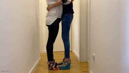 GIRLS IN PLATFORM SHOES TOE TAPPING - MP4 HD