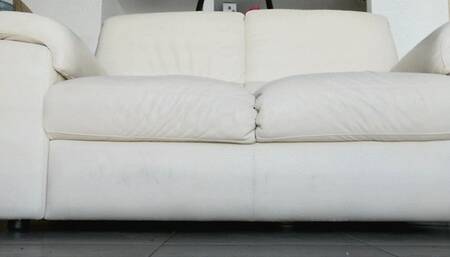 Raven: toe tapping crossed legs with black heels with glitter