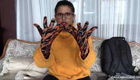 Cat in Heat: Calisa Bliss transforms into a frisky kitty and masturbates while giving you joi (hd)