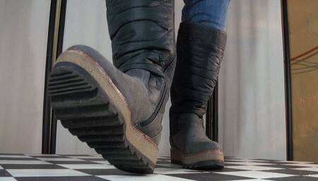 These brutal soles quickly overstrain a small cock - Cam 2