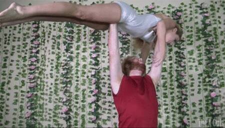 Gorilla Pressing Carmen (HD MP4)