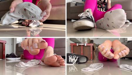 Wearing stinky socks from more than a month of traveling around Europe - Goddess Grazi (MP4-HD 1080p)