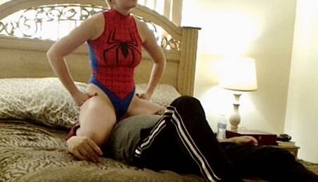 Spider women Izzabella Robins dominates suspect