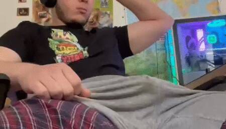 Getting baked makes me so horny that I explode cum handsfree