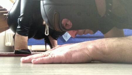 MISTRESS LILY DUPONT : TRAMPLE HAND