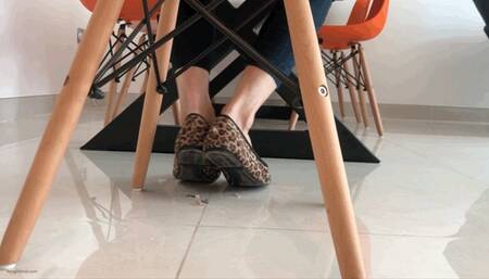 UNAWARE GIANTESS SHOEPLAY IN WORN FLATS TINY MEN CRUSH - MOV HD