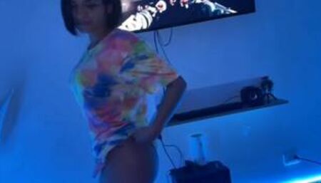 Sexy stepmom washes the dishes in her underwear, stepson fucks her