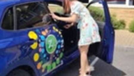 Sarah drives herself to the Wedding!