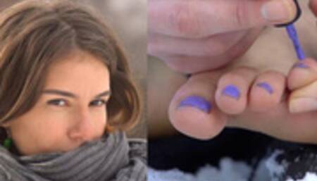 Teresa applies nail polish to her toes outside in the snow - Video update 12400 UHD 4K