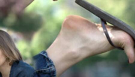 Teresa flip flops shoeplay in the park - Video update - 12303 UHD 4K