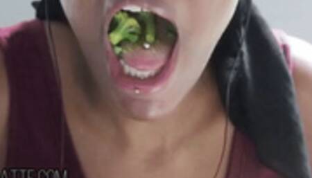 Chewing and Eating Broccoli - Mouth Fetish, Teeth Fetish - MOV