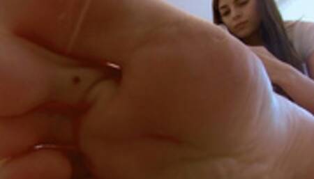 Maryana unaware barefoot crush 4K Version VR360