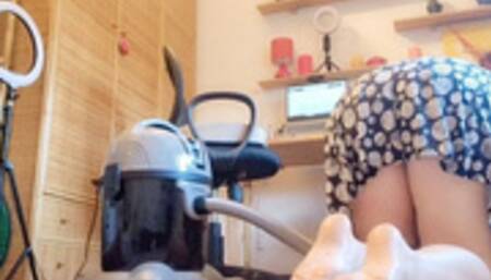 Italian milf vacuums the whole floor of the room and shows you her shapes and dirty feet 720HD