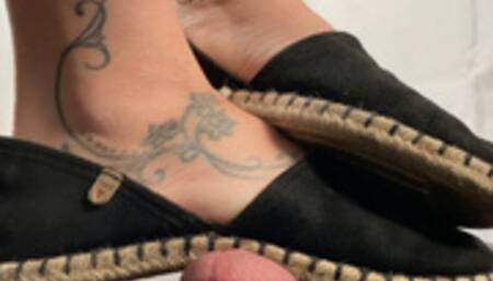 A Summer Shoejob -Shoejob, CBT , Handjob and inshoe cockcrush in beautiful and well worn Espandrellas - cumplosion - multi - 4k