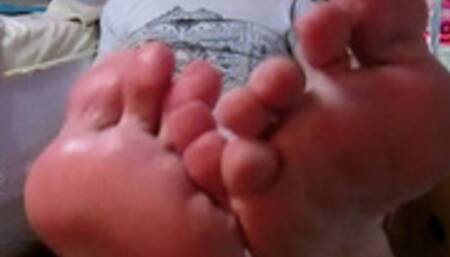 I give you my big feet by Hairyartist